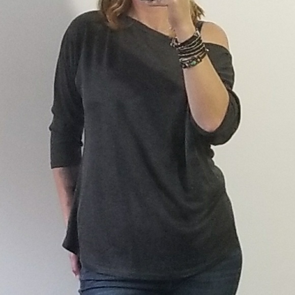 Loose Off Shoulder Loose Shirt - Picture 6 of 7